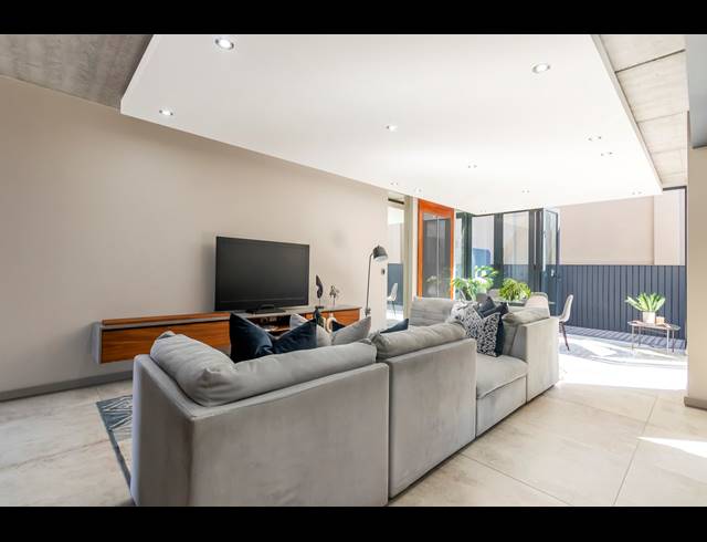 3 BEDROOM TOWNHOUSE RENTED IN ELTONHILL